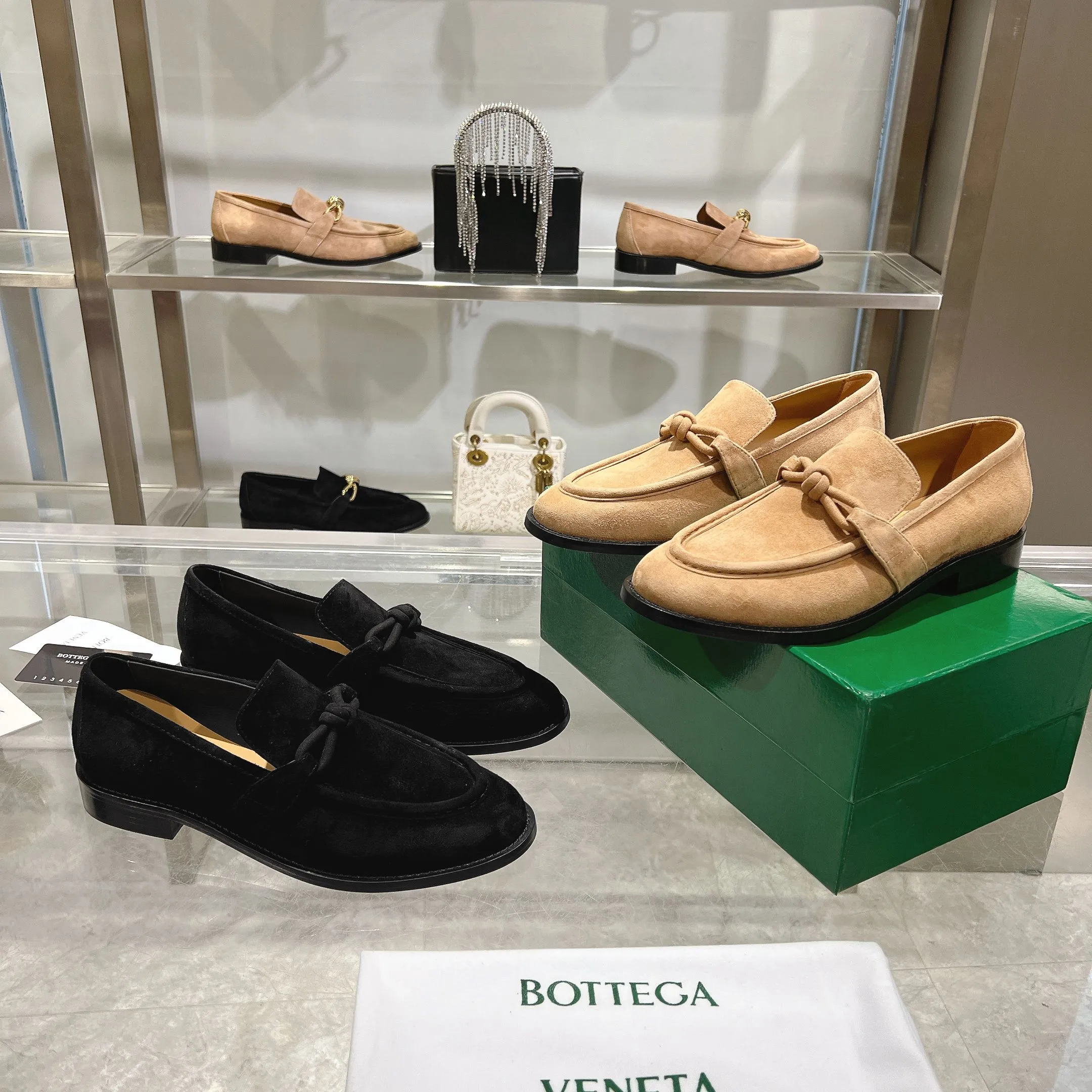 [BV] Top P: 840💰 Size: Female 35-39 (Female 40 custom-made) Male 39-44 (38.45 non-refundable) Bottega Veneta 2025 counter model! Small round toe loafers! Imported leather outsole! Imported grained cowhide! Solid color Niuli! !